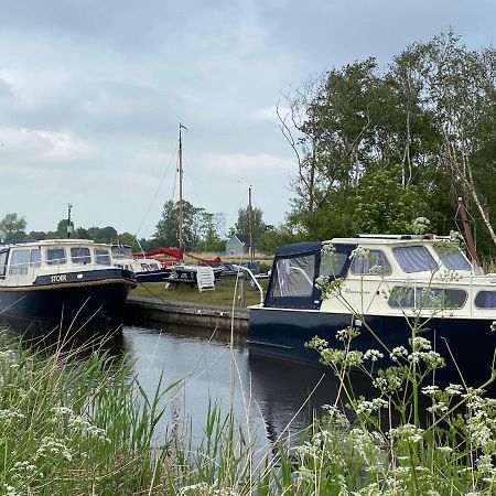 Boat Allemansfreon - Kamperen Op Het Water - Niet Om Mee Te Varen - Read Host Profile-Lees Hostprofiel Jutrijp Bagian luar foto