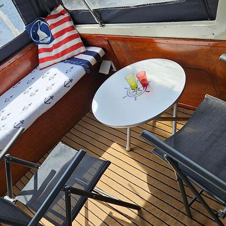 Boat Allemansfreon - Kamperen Op Het Water - Niet Om Mee Te Varen - Read Host Profile-Lees Hostprofiel Jutrijp Bagian luar foto