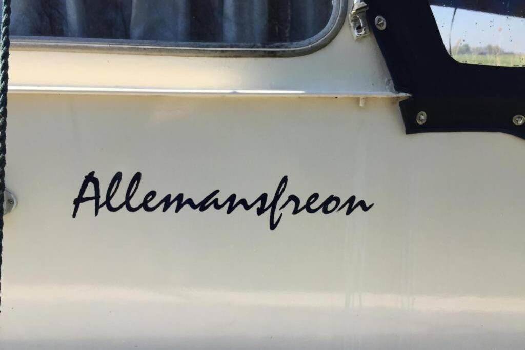 Boat Allemansfreon - Kamperen Op Het Water - Niet Om Mee Te Varen - Read Host Profile-Lees Hostprofiel Jutrijp Bagian luar foto
