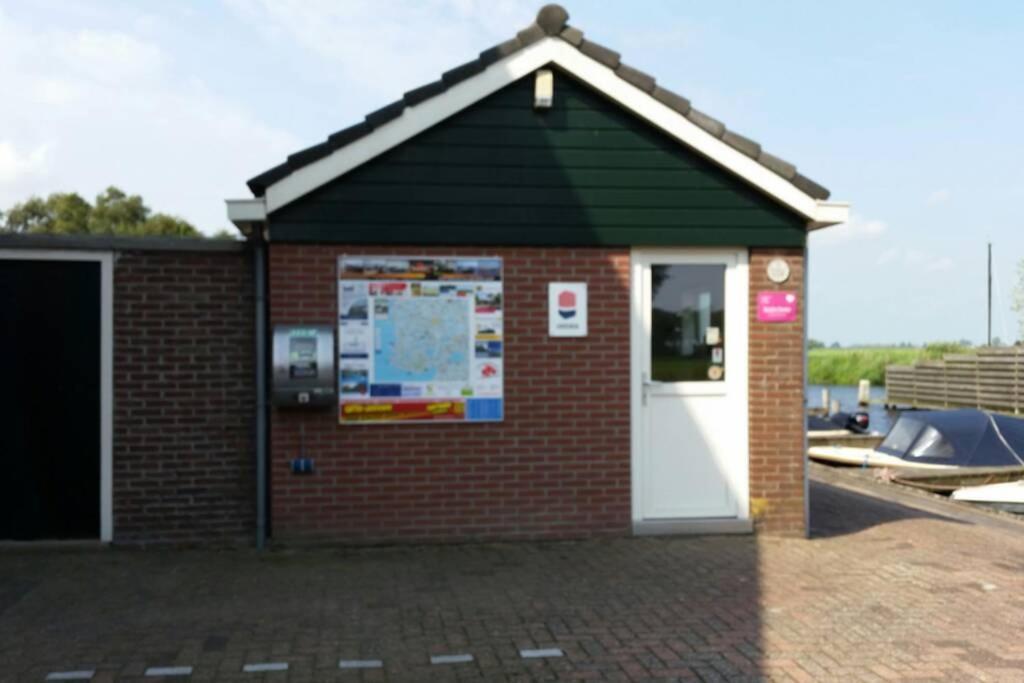 Boat Allemansfreon - Kamperen Op Het Water - Niet Om Mee Te Varen - Read Host Profile-Lees Hostprofiel Jutrijp Bagian luar foto