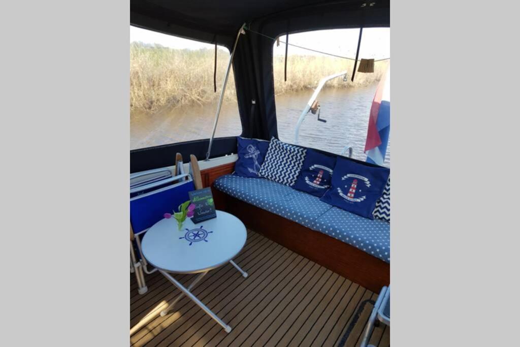 Boat Allemansfreon - Kamperen Op Het Water - Niet Om Mee Te Varen - Read Host Profile-Lees Hostprofiel Jutrijp Bagian luar foto