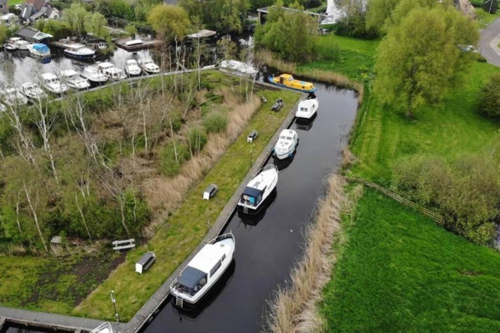 Boat Allemansfreon - Kamperen Op Het Water - Niet Om Mee Te Varen - Read Host Profile-Lees Hostprofiel Jutrijp Bagian luar foto