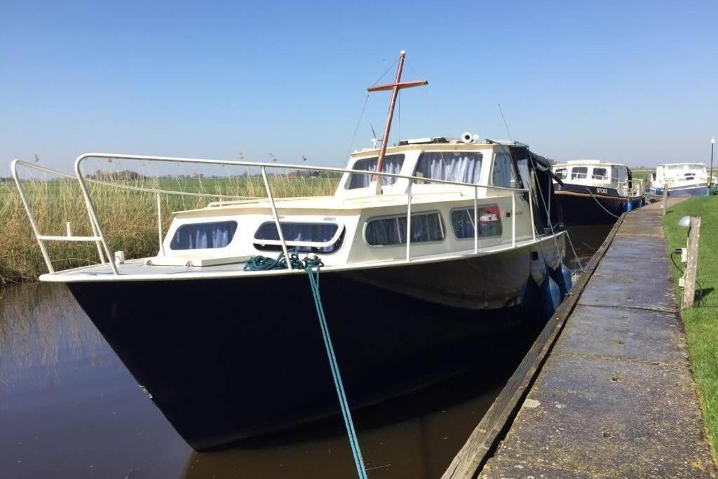Boat Allemansfreon - Kamperen Op Het Water - Niet Om Mee Te Varen - Read Host Profile-Lees Hostprofiel Jutrijp Bagian luar foto