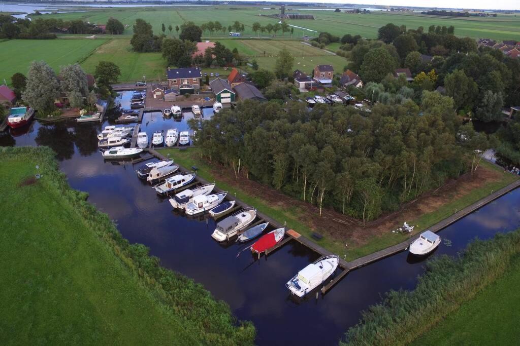 Boat Allemansfreon - Kamperen Op Het Water - Niet Om Mee Te Varen - Read Host Profile-Lees Hostprofiel Jutrijp Bagian luar foto