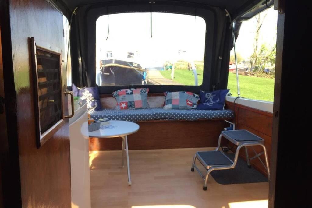 Boat Allemansfreon - Kamperen Op Het Water - Niet Om Mee Te Varen - Read Host Profile-Lees Hostprofiel Jutrijp Bagian luar foto