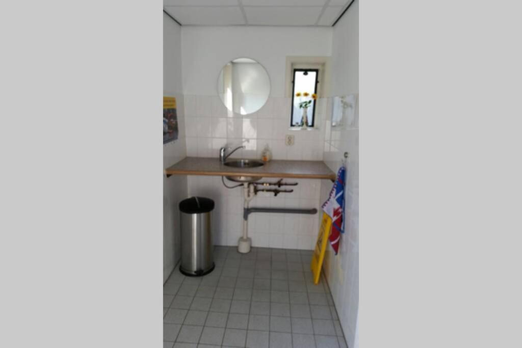 Boat Allemansfreon - Kamperen Op Het Water - Niet Om Mee Te Varen - Read Host Profile-Lees Hostprofiel Jutrijp Bagian luar foto