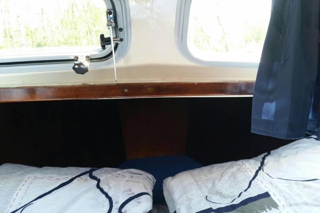 Boat Allemansfreon - Kamperen Op Het Water - Niet Om Mee Te Varen - Read Host Profile-Lees Hostprofiel Jutrijp Bagian luar foto