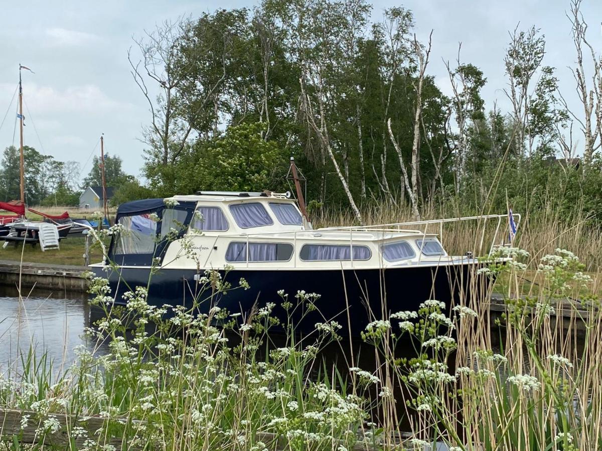 Boat Allemansfreon - Kamperen Op Het Water - Niet Om Mee Te Varen - Read Host Profile-Lees Hostprofiel Jutrijp Bagian luar foto