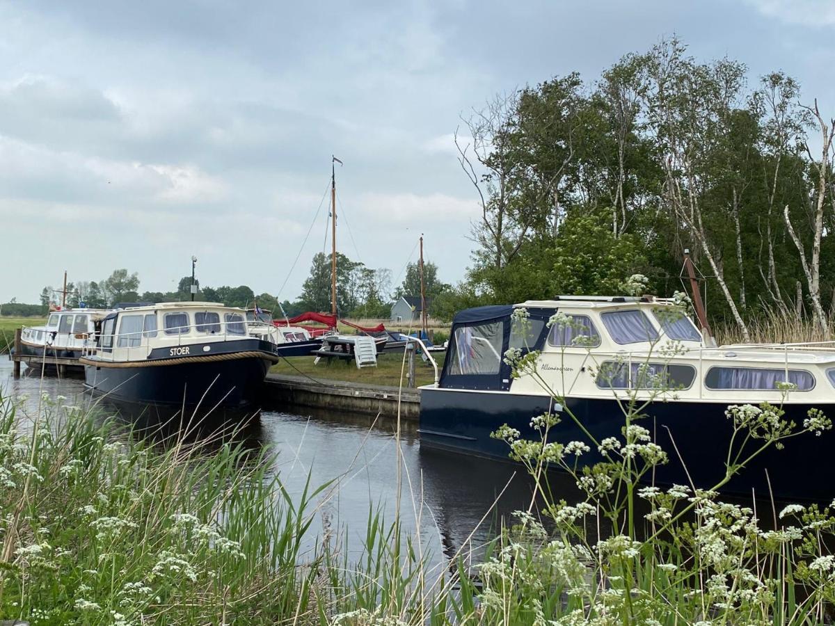 Boat Allemansfreon - Kamperen Op Het Water - Niet Om Mee Te Varen - Read Host Profile-Lees Hostprofiel Jutrijp Bagian luar foto